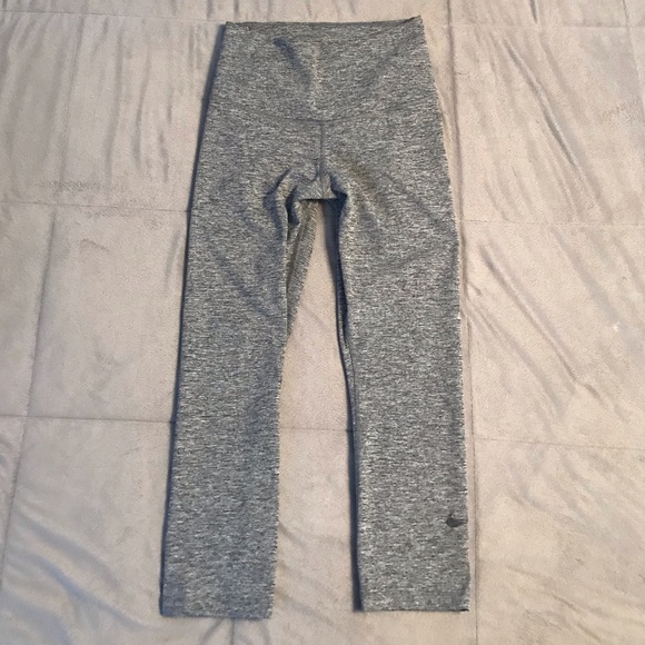 Nike Pants - NWOT Nike Dri-Fit Capris S